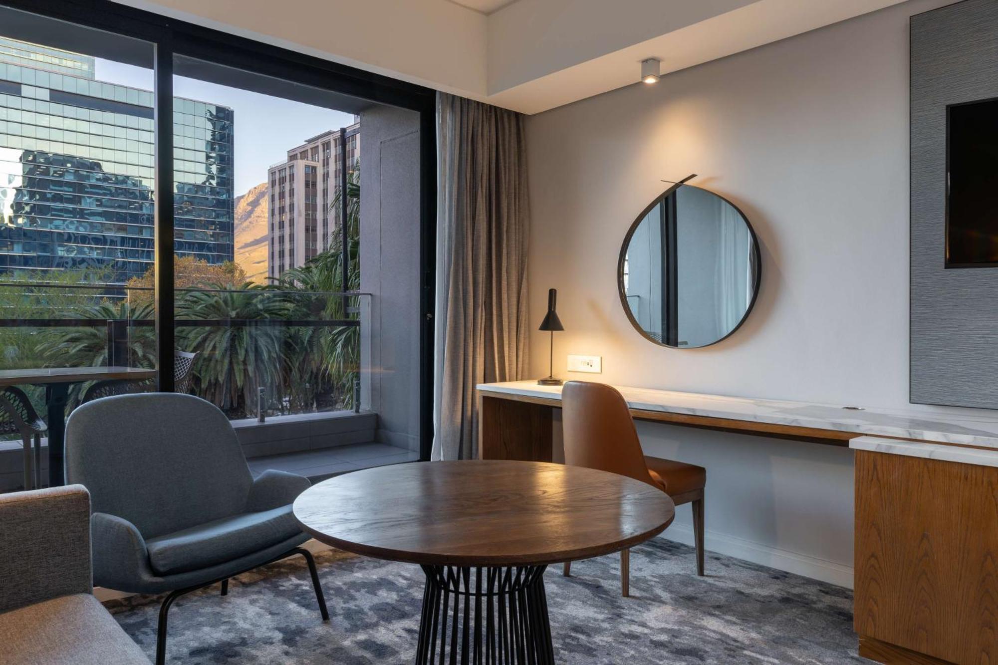 Radisson Foreshore 4* Cape Town